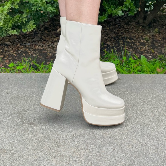 ⚡FINAL SALE! Cream Vegan Leather Platform Ankle Boots - Picture 2 of 5